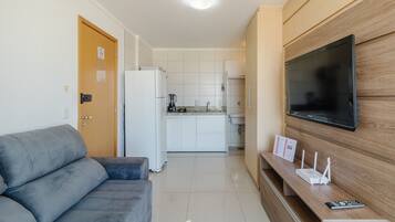 Apartamento básico | Área de estar | Smart TV 32 polegadas com canais digitais