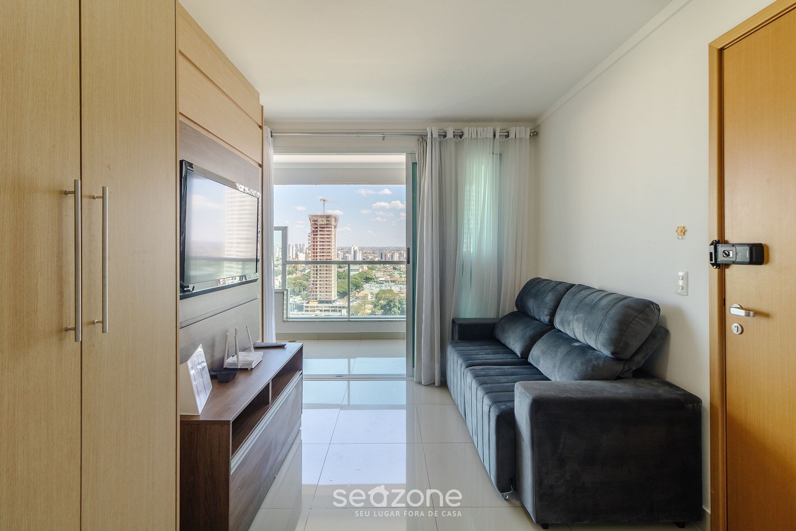 Apartamento básico | Área de estar | Smart TV 32 polegadas com canais digitais