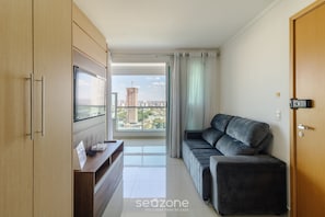 Apartamento básico | Área de estar | Smart TV 32 polegadas com canais digitais