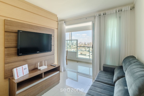 Apartamento básico | Área de estar | Smart TV 32 polegadas com canais digitais