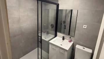 Toallas y papel de baño