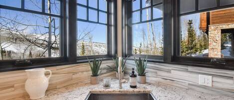 Rumah (5 Bedrooms) | Interior