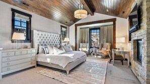 House (5 Bedrooms) | Interior