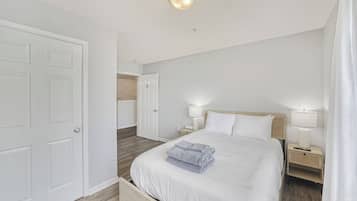 4 bedrooms, iron/ironing board, WiFi, bed sheets