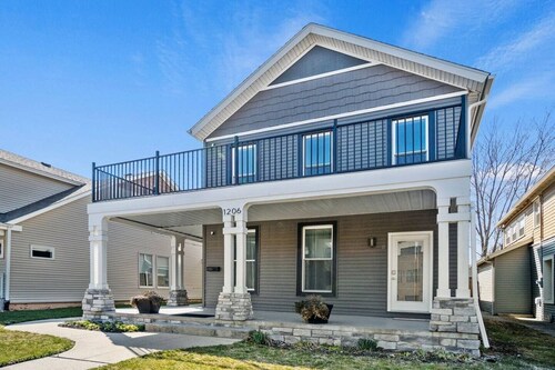 Central Fort Wayne Apartment | Triplex Residence