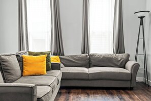 TV - Central Fort Wayne Apartment | Triplex Residence (Fort Wayne)