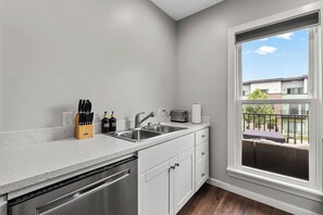 Fridge, microwave, oven, stovetop - Central Fort Wayne Apartment | Triplex Residence (Fort Wayne)