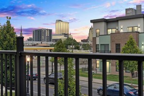 Property grounds - Central Fort Wayne Apartment | Triplex Residence (Fort Wayne)