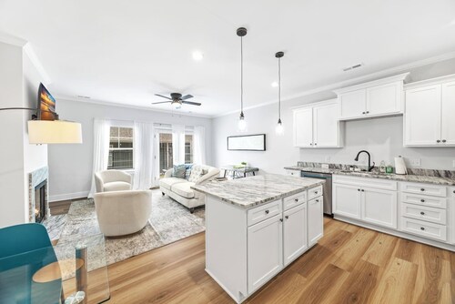 Modern 2024 Townhouse Near Downtown Spartanburg