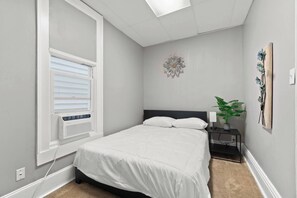 1 chambre, fer et planche à repasser, Wi-Fi gratuit, draps fournis