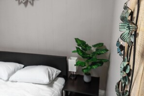 1 habitación, tabla de planchar con plancha, wifi gratis y ropa de cama