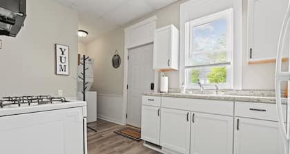 City Apartment Near Promenade Park Attractions