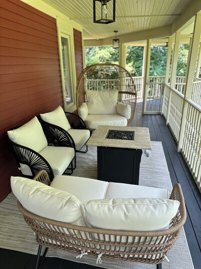 Southern Indy Farmhouse ~ 4-beds, Game Room, & Pet Friendly