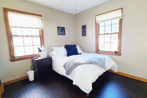 1 bedroom, iron/ironing board, free WiFi, bed sheets - Cozy bedroom B in cute neighbourhood W Free Wi-Fi (Fort Wayne)