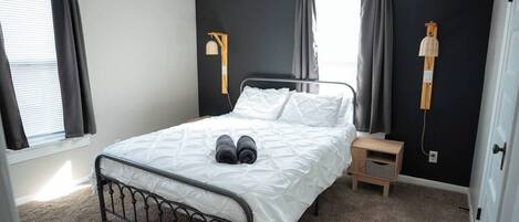 2 chambres, fer et planche à repasser, Wi-Fi, draps fournis