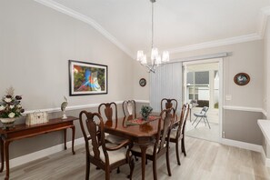 Dining - Beautiful 3BR/2BA Home — Prime Location Near Golf, Shopping & Sumter Landing! (The Villages)