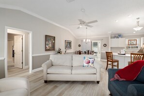 Living area - Beautiful 3BR/2BA Home — Prime Location Near Golf, Shopping & Sumter Landing! (The Villages)