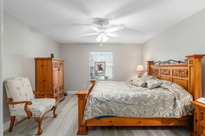3 bedrooms, iron/ironing board, internet, bed sheets