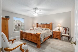 3 soverom, strykejern/-brett, internettilgang og sengetøy