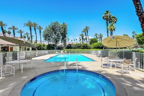 �حمام سباحة