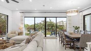 Smart-TV, Kamin, Bücher