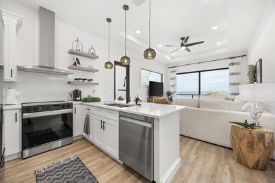 Melbourne Beachfront Pool & rooftop deck Sleeps 20