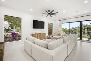 Smart TV, books - Beachfront Luxe Stay | Pool Access & Rooftop Deck with Stunning Views (Melbourne Beach)