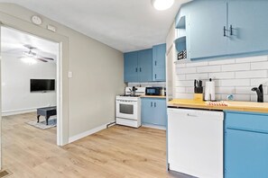 Fridge, oven, stovetop, dishwasher - 1 Bdr Apt. half a mile from Parkview Field (Fort Wayne)