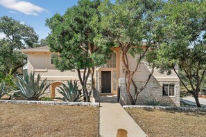 Exterior - Lakeview Luxury with Panoramic views/game room (Lago Vista)