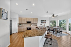 Fridge, microwave, oven, stovetop - Lakeview Luxury with Panoramic views/game room (Lago Vista)