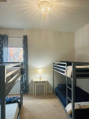 4 Schlafzimmer, Bügeleisen/Bügelbrett, Internetzugang, Bettwäsche