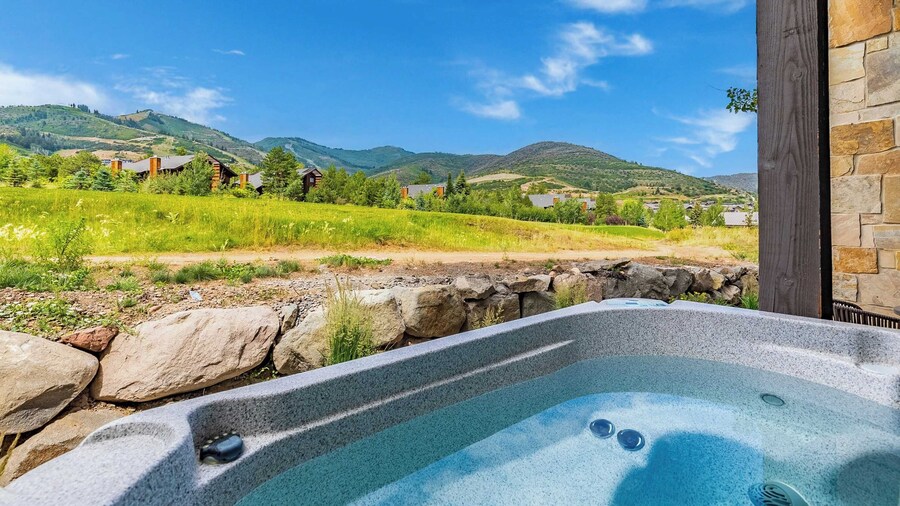 Slope Sight by Avantstay A+ Location w/ Hot Tub