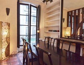 Dining - 3 bdrs/ Le Marais style APT/3 mns to République (Paris)