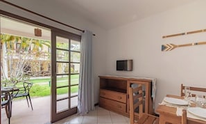 Classic Apartment | Dining -  JSO | Conjunto de Apartamentos | Cond. Frente Mar (Porto Seguro)