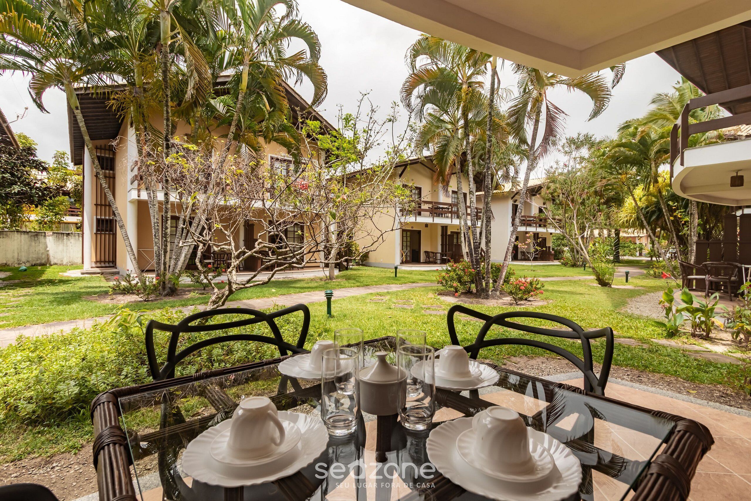 Classic Apartment | Outdoor dining