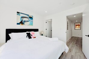 3 bedrooms, iron/ironing board, Internet, bed sheets