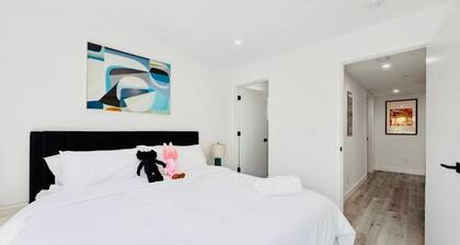 Bright & Chic3BR Townhome with Hollywood sign View