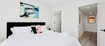 Bright & Chic3BR Townhome with Hollywood sign View