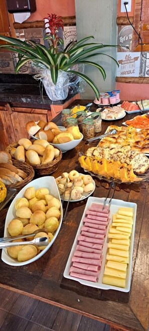 Free daily continental breakfast
