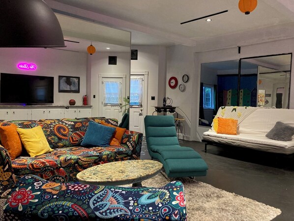 Living area - Miller House Carriage House Studio (mahone bay)