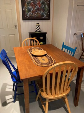 Dining - Miller House Carriage House Studio (mahone bay)
