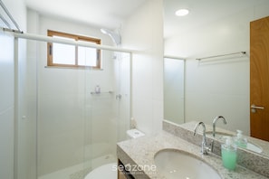 Basic Apartment | Bathroom