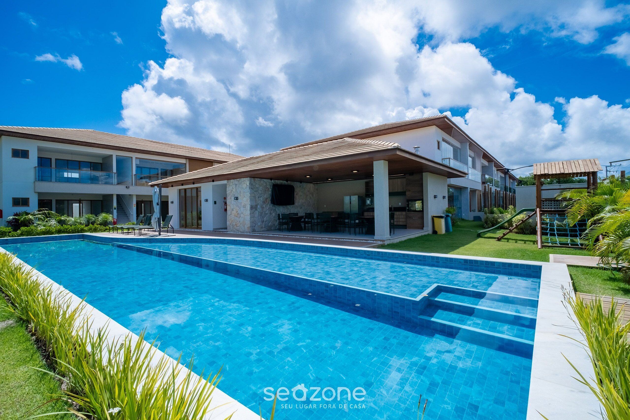 Apartamento básico | Piscina | Una piscina al aire libre