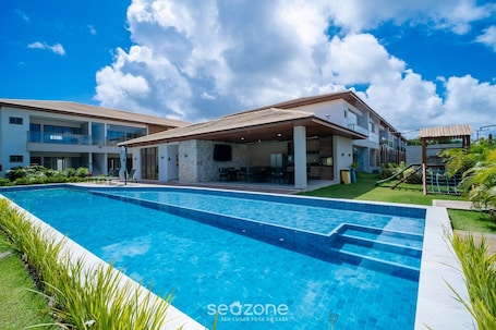 Piscina externa. Apto 2Qts em Cond. c/ Piscina - Itacimirim RJH0101