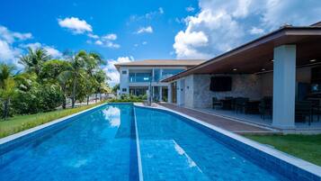 Kolam renang outdoor