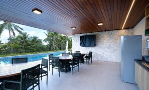 Outdoor dining - Apto 2Qts em Cond. c/ Piscina - Itacimirim RJH0101 (Camaçari)