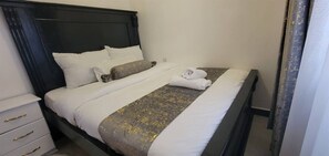 3 chambres, fer et planche à repasser, Wi-Fi, draps fournis