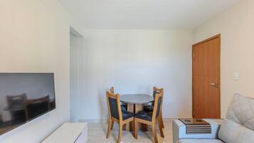 Basic Apartment | Living area
