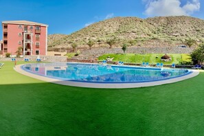 Pool - Palmar Breeze: stylish apt with pool view (Arona)