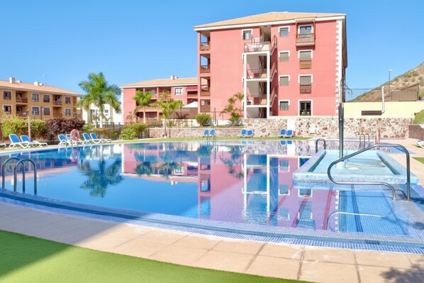Unclassified image, 1 of 18, button - Palmar Breeze: stylish apt with pool view (Arona)